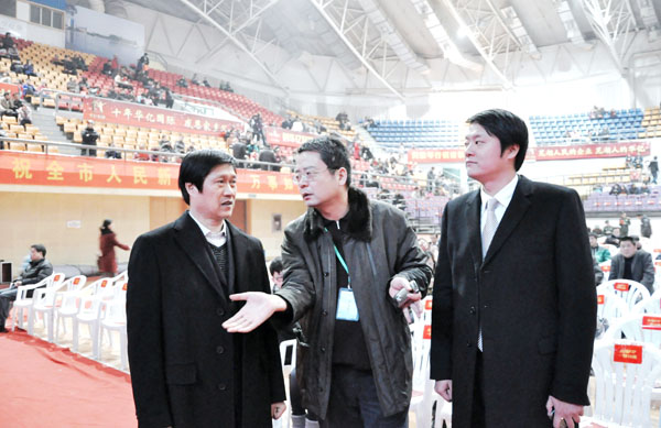 002華億集團領導巡視音樂會現場.JPG