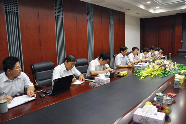 2.華億集團主要領導和相關處室負責人參加了匯報.JPG